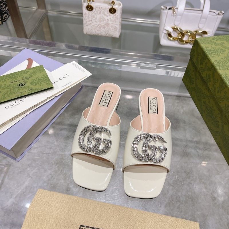 G*u*i slippers
